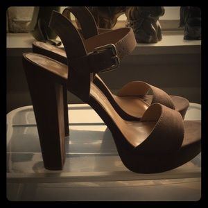 Size 9m high heel strap shoes